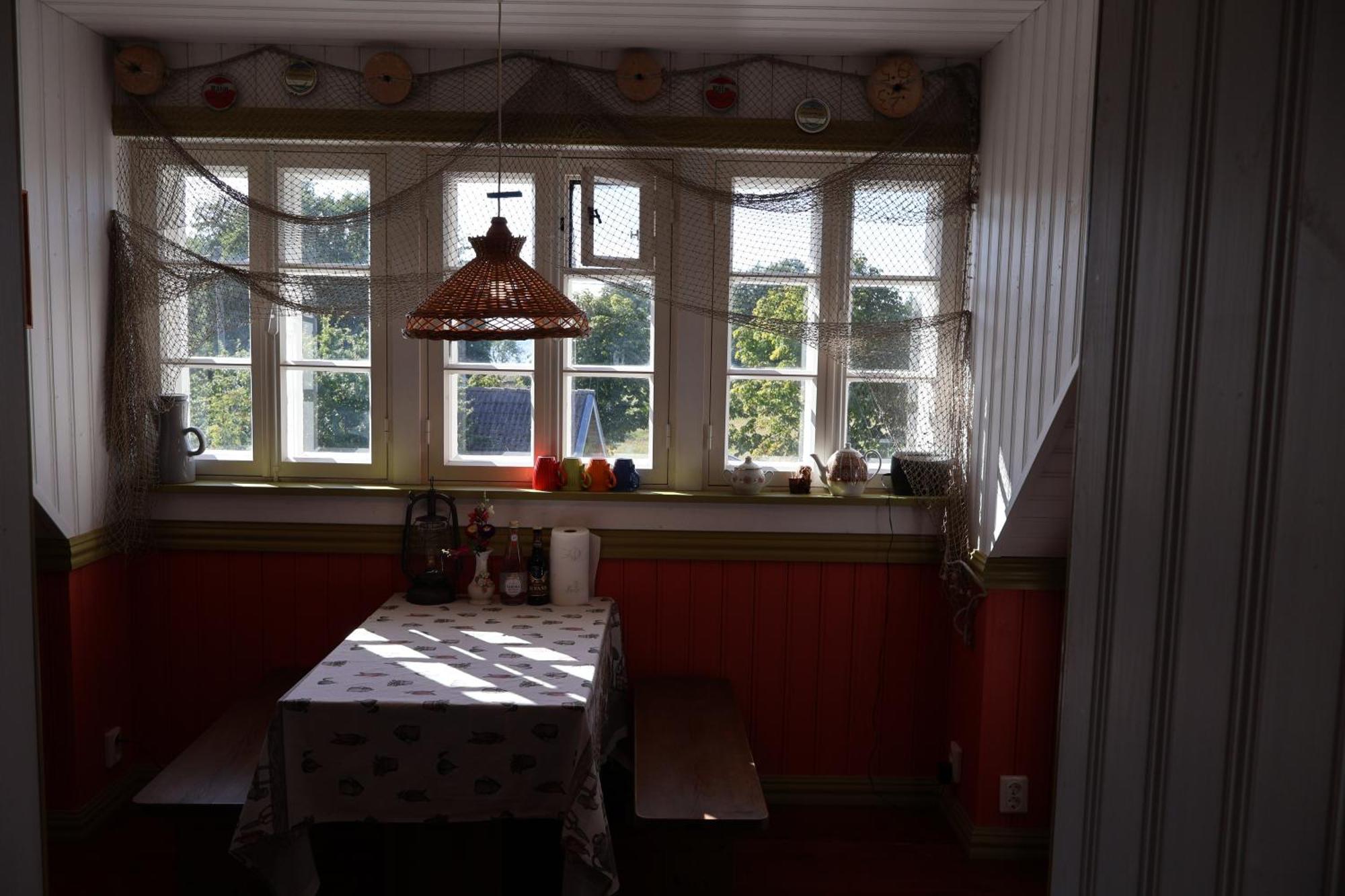 Leesi Puhkemaja Guest House Exterior photo
