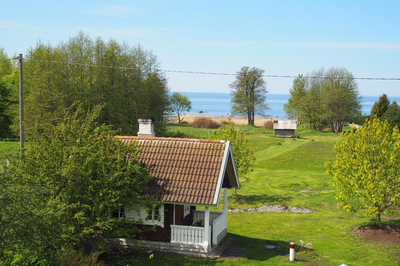 Leesi Puhkemaja Guest House Exterior photo